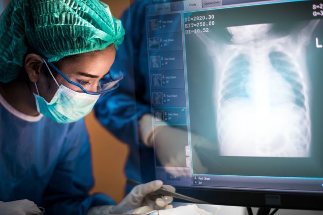 Team,Of,Surgeons,Working,In,The,Operating,Room,With,Lung